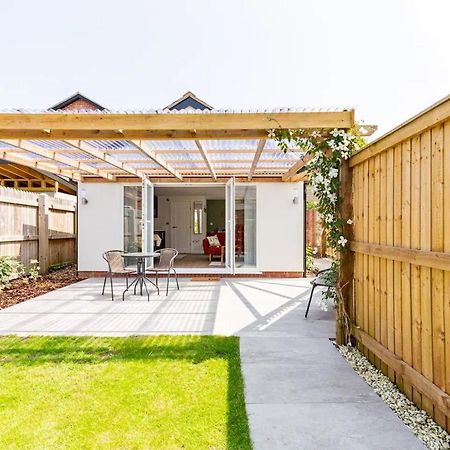 Charming Chester Studio With Private Garden & Free Parking Exterior foto